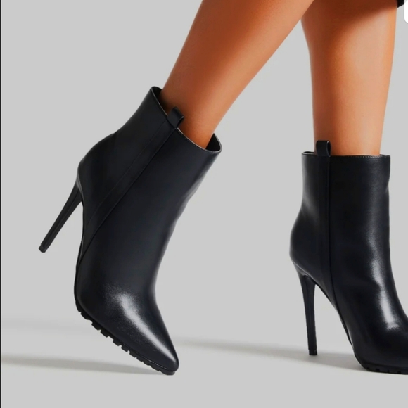 Shoe Dazzle Shoes - Lug Sole Stilleto Boot